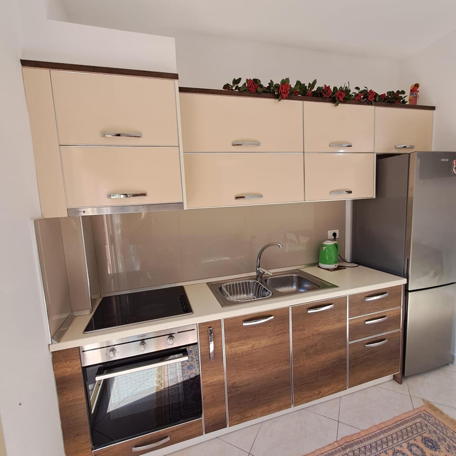 Flowers & Green 2 Bedrooms Apartment & Box Garage Vlorë 外观 照片